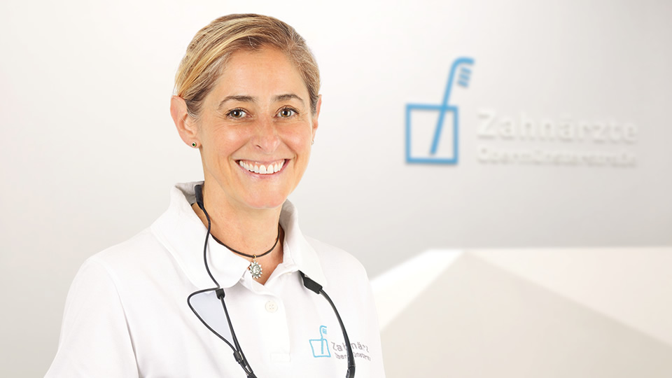 Zahnärztin Christina Zapf, Dentist
