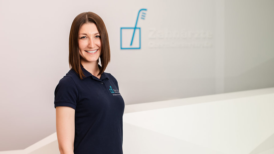 Elena Novikov, Zahnmedizinische Fachangestellte (ZFA)